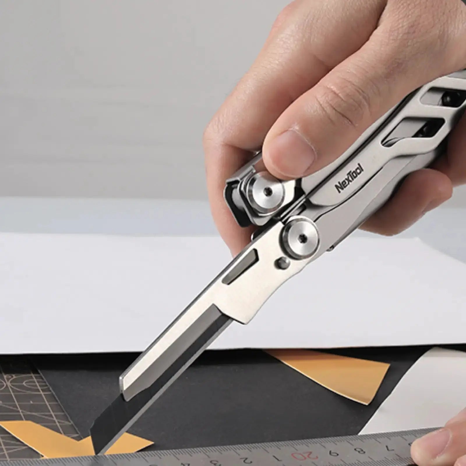 Heavy-duty EDC Foldable Multi-tool Cool Gadget